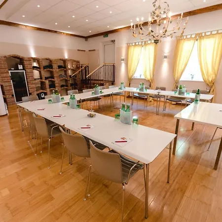 Winzerhotel 冈姆波尔茨基尔兴